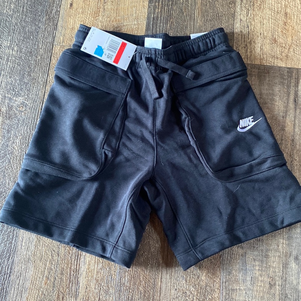 Nwt boys Nike shorts size large